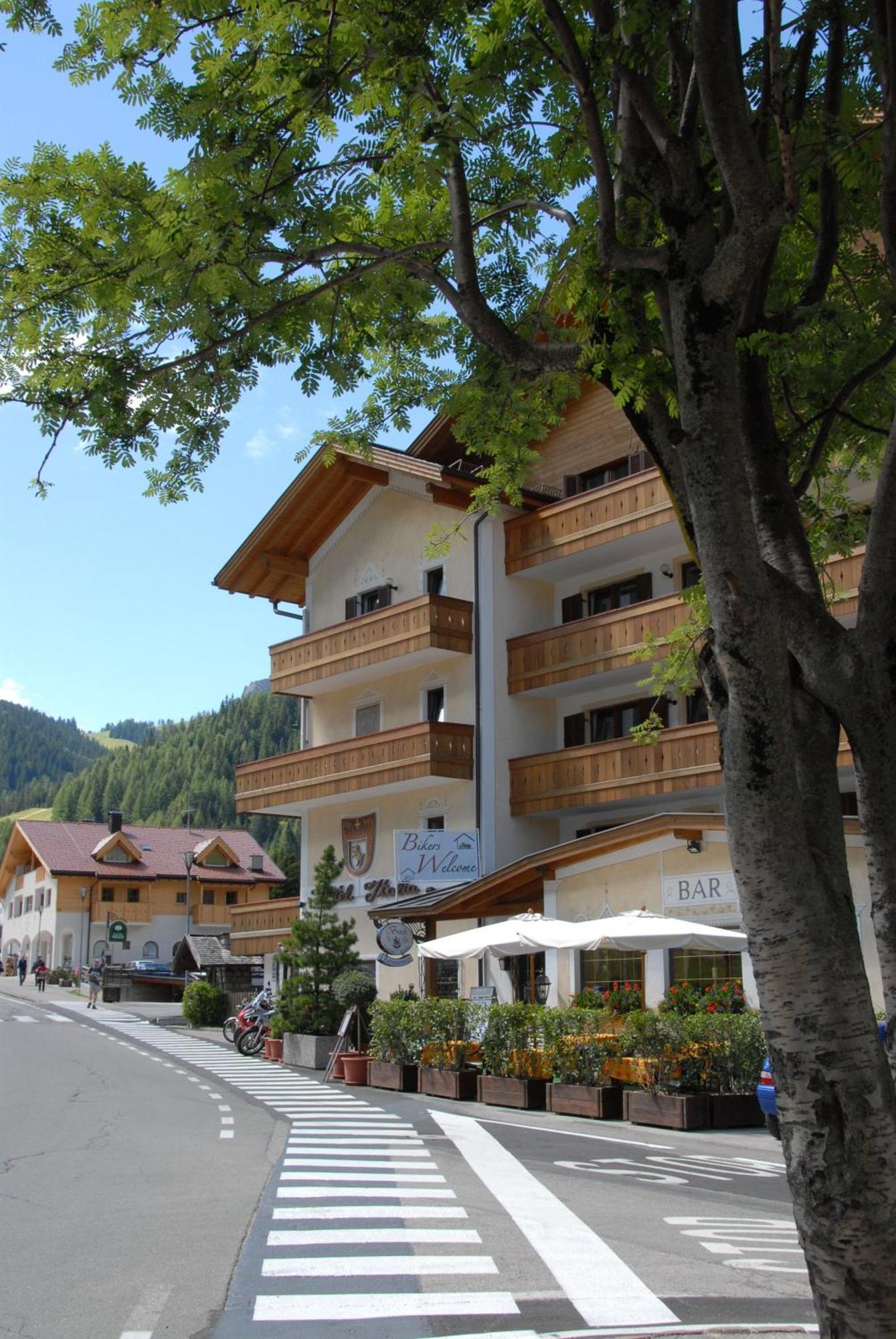 Hotel Italia Корвара ин Бадия Екстериор снимка