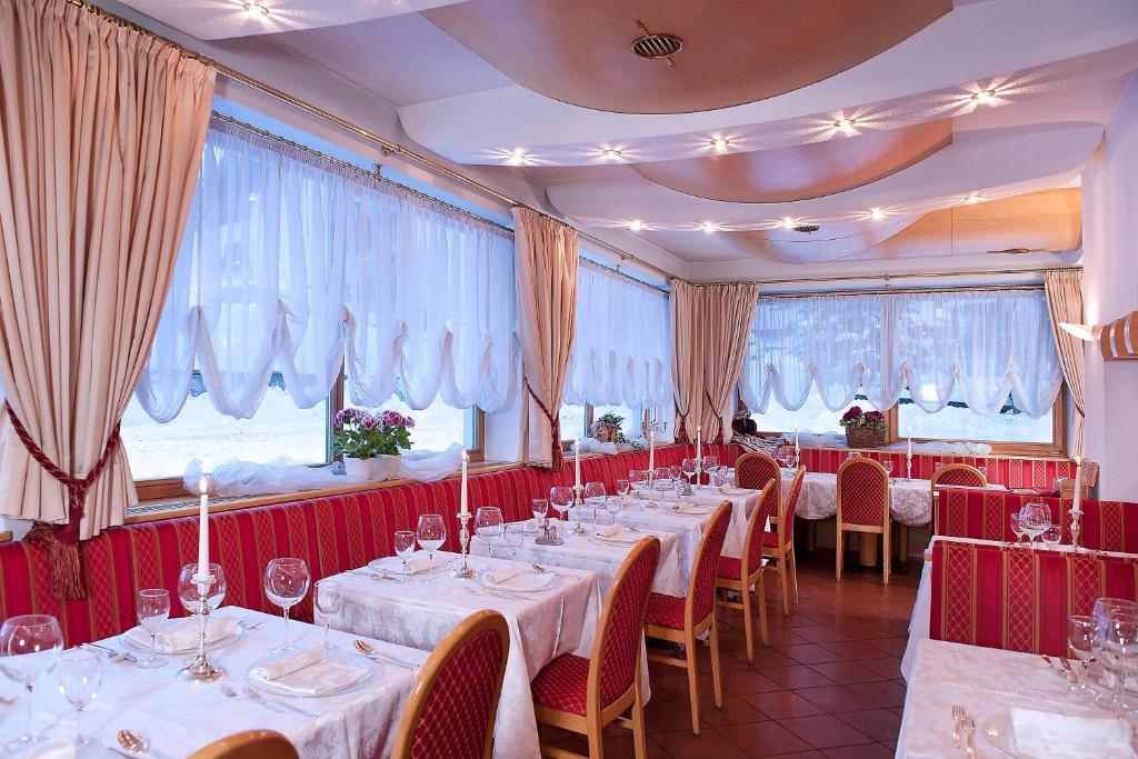 Hotel Italia Корвара ин Бадия Екстериор снимка
